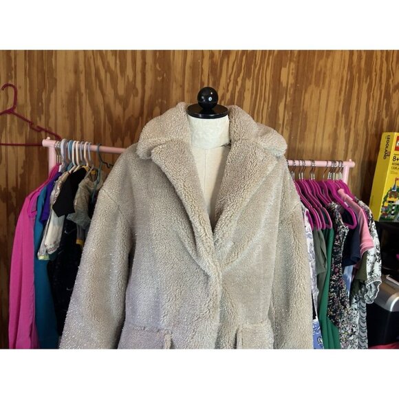 BCBG ladies Faux Fur Teddy Coat Cream SZ M NWT Warm Heavy Metallic - Picture 3 of 12